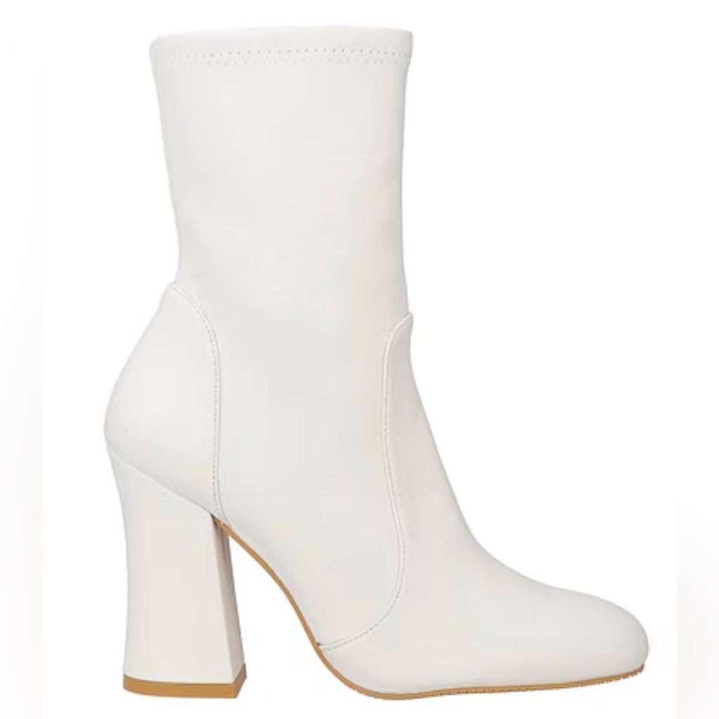 $675 Stuart Weitzman Ancle Boot White Sz 9
